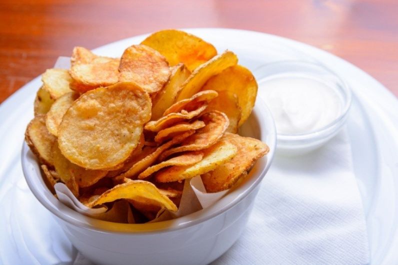 Spiced Potato Chip with Garlic Yogurt Dip